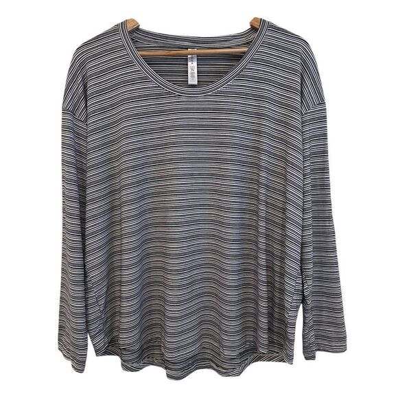 Athleta Cloudlight Stratus Striped Black and White Women’s Top Size 1X - Picture 3 of 7